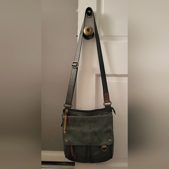 Fossil crossbody purse - Picture 1 of 8